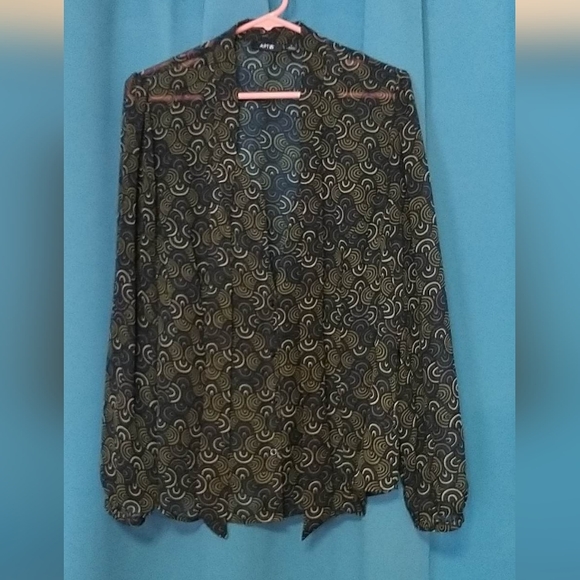 Apt 9 Large long sleeve button up, and tie blouse. 100% Polyester. - Picture 1 of 6